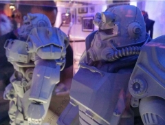 Ещё несколько фотографий прототипов фигурок силовой брони T-60 и Т-45 в масштабе 1:6 от ThreeZero по игре Fallout 4 на выставке PAX Prime 2015.